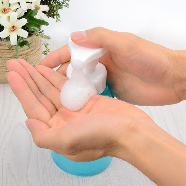 NO.1303 三色泡泡錐型壓瓶/P.B.C 61016-1 商品介紹 ★簡單對水調配，洗劑不用搓泡泡 ★一壓即有細緻泡沫 ★適用清潔劑、洗手乳、洗面乳...等起泡使用 ★您可以在放置在容易泡沫洗滌劑