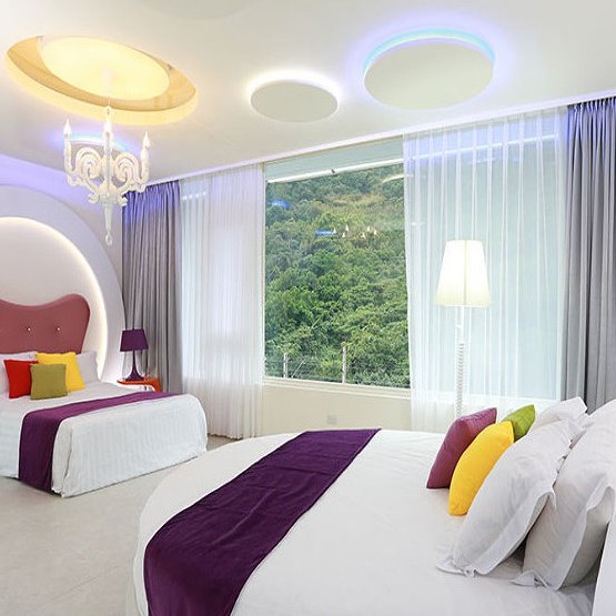 一陣海浪從遠而近奔騰而來，喚起你與大自然緊密的連結。 唰~唰~是海的聲音，是波濤、是節奏、是氣息，是從未消失的記憶。 “海天濱海民宿”伴您乘風破浪~築夢追憶~ ■民宿地址:頭城鎮濱海路二段387號 ▲