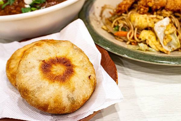 【蘆洲美食】宏點餐廳-３０年的老師傅手藝，好吃必點必吃的炒飯炒麵