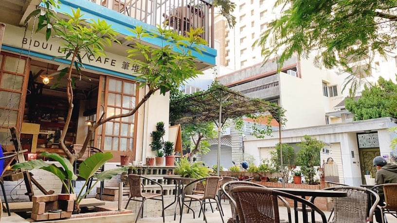 深夜好去處！台中10間深夜咖啡廳推薦，清水模藝廊、露天音樂會，這家咖啡廳還賣咖哩飯