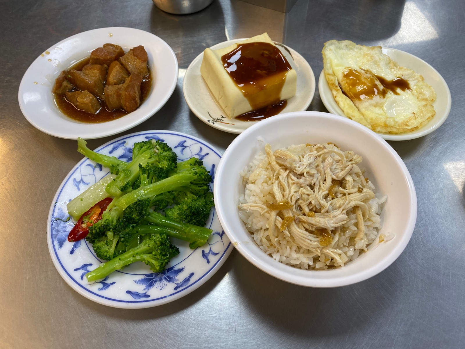 梁記雞肉飯