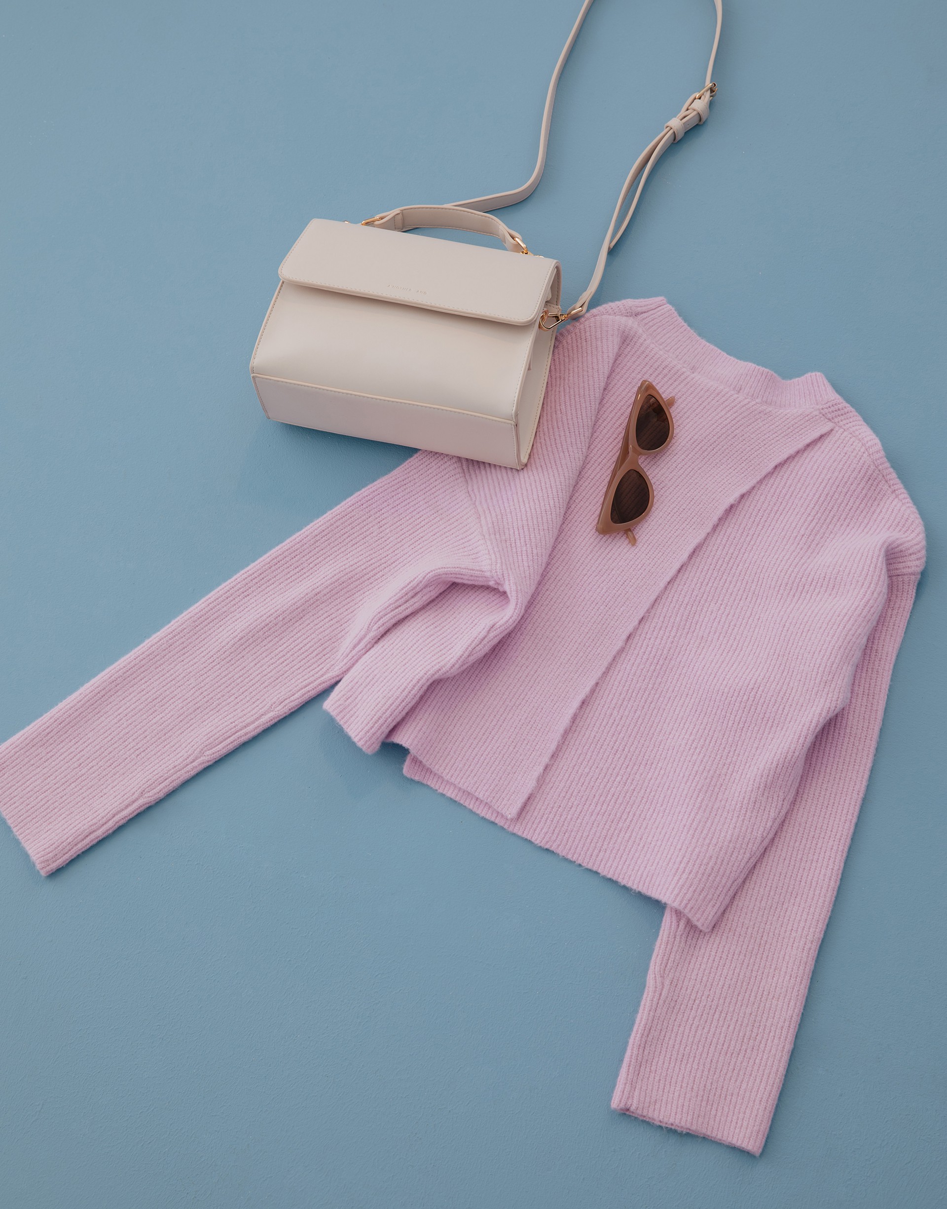 舒適彈性/親膚不刺肌/後有開岔設計/簡單有型