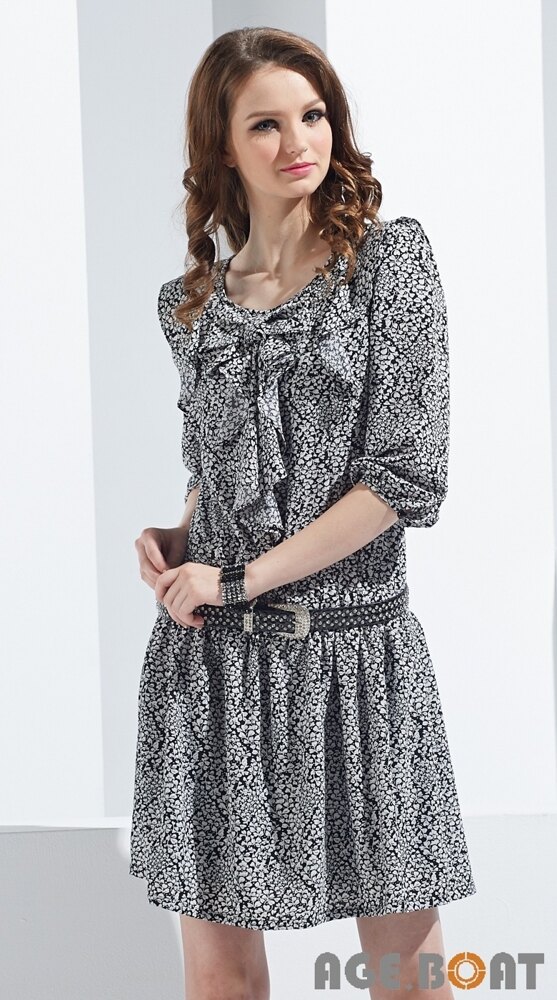 【AGE BOAT】秋冬服飾特賣~小碎花前襟大荷葉七分洋裝 NO.152506