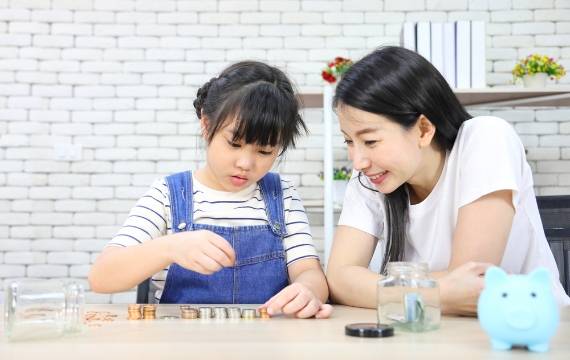 紅包由誰管？財務顧問：先教孩子管理「這筆錢」，3招培養理財觀！