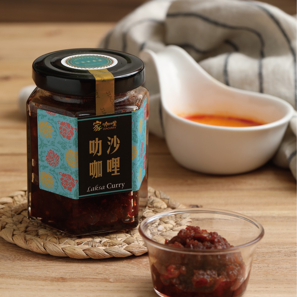 【New Arrival】新加坡正宗Roxy Laksa，祖傳66年經典配方。叻沙咖哩被評為死前必嚐之世界十大美食之一，使用蝦米、大蒜、辣椒、南薑、香茅、椰漿等新鮮食材熬製而成。叻沙醬經比例調配成濃郁