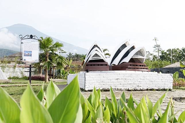 7 Tempat Wisata Ini Punya Koleksi Landmark Bangunan Dunia