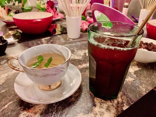 「台北民生社區美食」閨蜜情侶家庭聚會公司聚餐最佳安心健康美味網美餐廳首選-有機之星五星認證餐廳「喜園涮涮鍋民生浪漫店」直擊分享