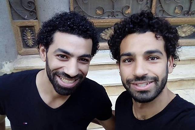 Mo Salah ternyata punya kembaran, ini 12 potretnya yang mirip banget