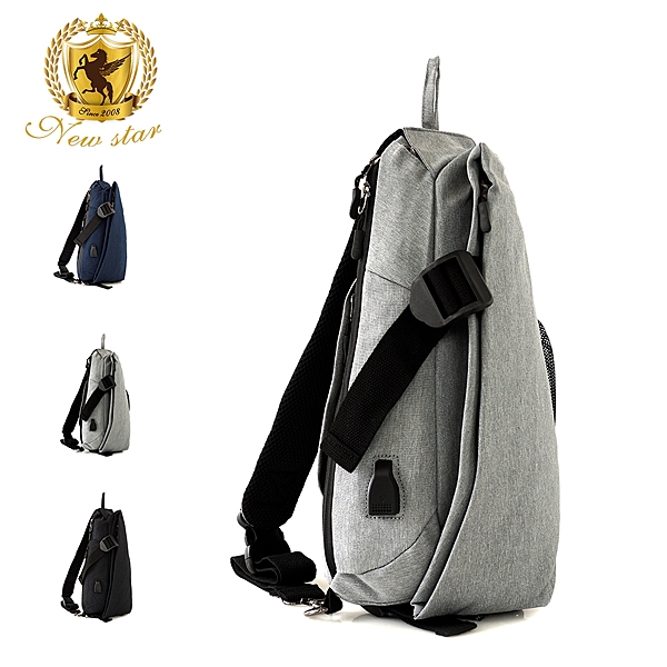 簡約時尚風格斜胸包，可入羽球拍設計 USB充電孔耳機孔眼鏡位，網袋可入水瓶 背部及背帶舒適軟墊