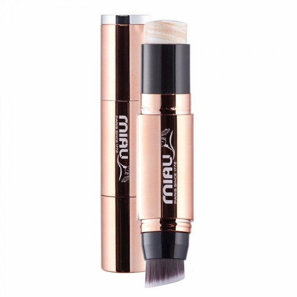 全新進化升級的奇肌魔法棒，擁有超強防曬系數APF142.8(最高防護) 獨特的保濕成分，百種天然植萃，三合一美白精華，三大配方，三倍強化，五效合一的魔術粉底。 瞬間隱形毛孔，更遮瑕、更持妝，輕輕刷過，