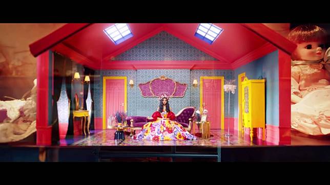 Twice Feel Special Mv中成員 兩兩組隊 Mina彩瑛的對視令粉絲動容tt 韓星網 Line Today