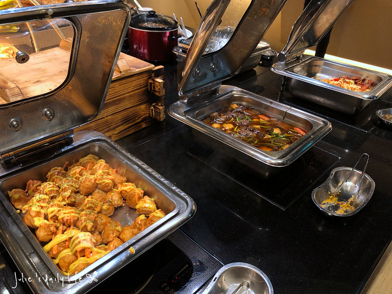 ALLYOUCANEAT,ATT,hotpot,Taoyuan,trainstation,二鍋,吃到飽,壽喜燒,大仙牛肉盤,小火鍋,平價,桃園火車站,筷時尚,預約,鬥牛士,鬥牛士二鍋 桃園 @跟著Julie一起走吧