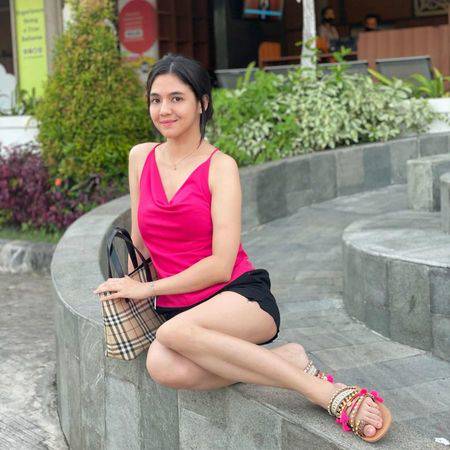 10 Potret DJ Una yang Bikin Netizen Salfok Hingga Rela Serahkan Barang Berharga