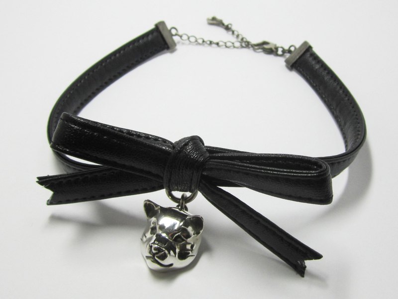 名為“柴犬”是在中央高原使用，在文獻中，已經“日本狗”雜誌Nipponinu保護協會的昭和初期被使用。在一般情況下，“襯套”是這樣的“Shibakari”的含義是指一個短小雜樹。 起源有幾種說法， -