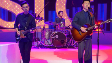 翻唱《玫瑰少年》致敬！ 甜約翰首次進棚錄影「滿抖的」