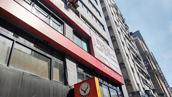 【台北美食】肉多多火鍋古亭旗艦店-最低不到400元蔬菜、副餐、冰淇淋無限量吃到飽！壽星送肉蛋糕！