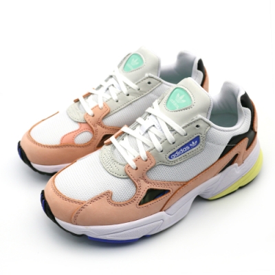 寬大鞋頭 寬楦設計 網布鞋面搭配厚實中底提供舒適感 厚重鞋型加上鮮明配色展現復古味