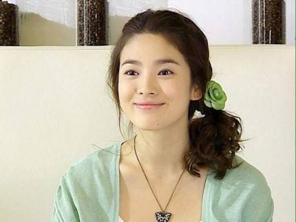 Ini 12 Transformasi Penampilan Song Hye Kyo dari Tahun 2000 Sampai Sekarang. Makin Cantik!