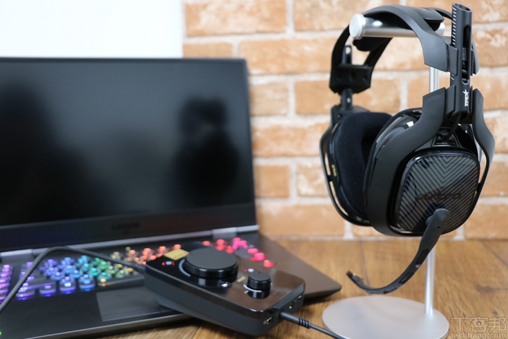 跨平台競技遊戲潮人利器，羅技 ASTRO A40 電競耳麥+音頻擴大器 開箱體驗