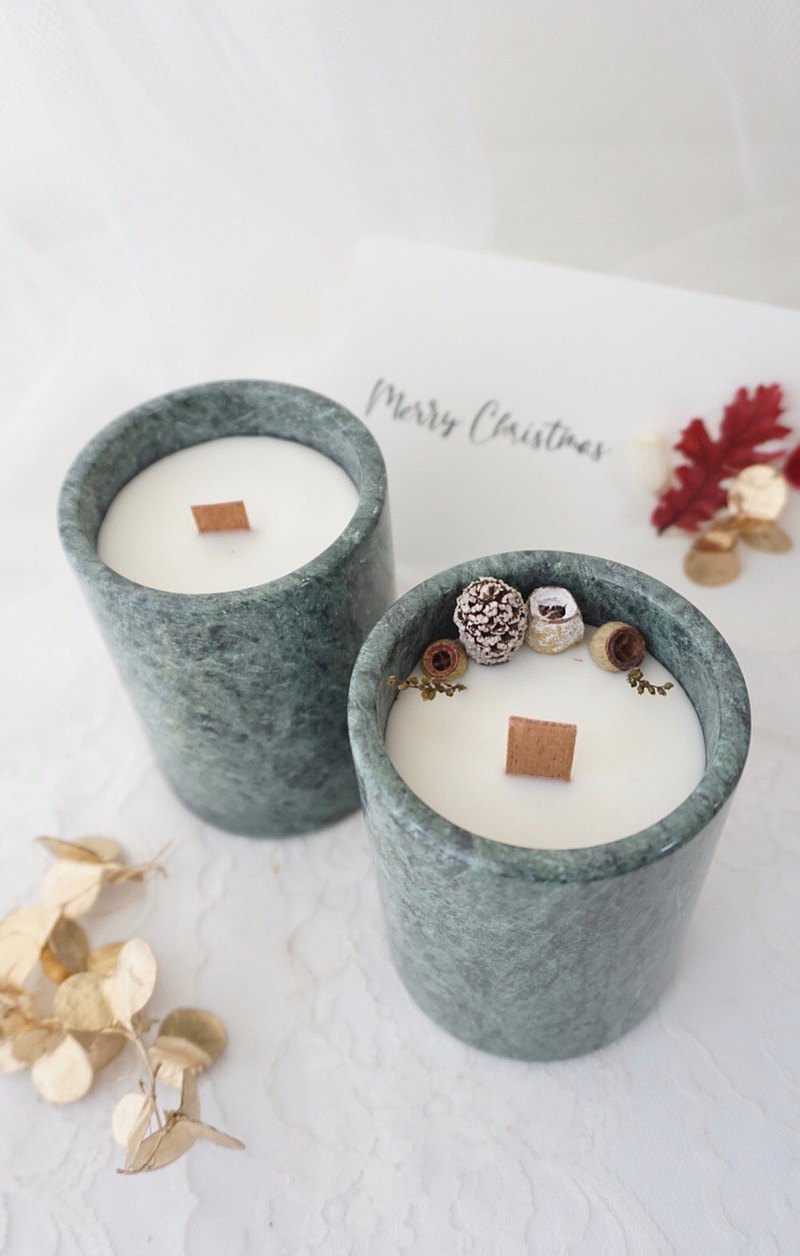 【Verde品牌合作-聖誕限定大理石香氛蠟燭】 選擇一種喜歡的香氛，再讓我們為你配上適合的乾燥花，獨一無二的聖誕蠟燭。