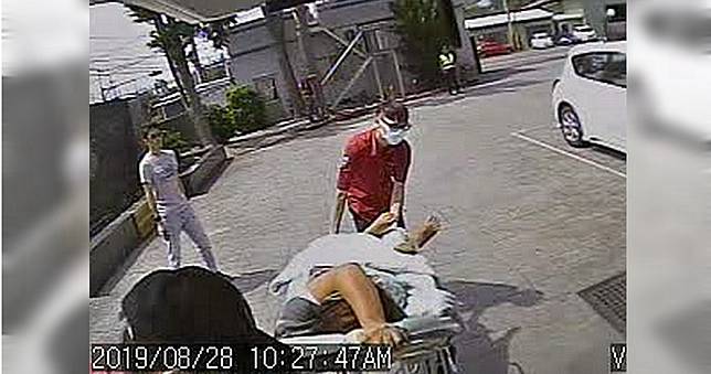 園區女潑到「化骨水」腐蝕冒煙　護理人員卻不敢靠近
