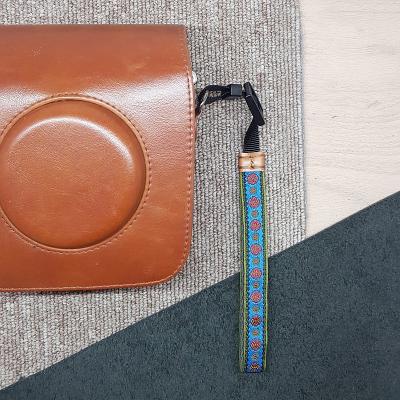 <帶YA中> 織帶相機腕帶-H88 ．相機/拍立得防摔腕帶 ．少量手工製作 ．嚴選細緻圖樣織帶 ．植鞣皮革收邊簡單精緻