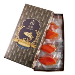 ◎頂鮮烏魚子取材於台灣西岸南海域最肥美的烏魚，天然手工製成。將金黃飽滿的烏魚卵去血、鹽漬、修整、日曬層層淬鍊，色澤橙黃帶有琥珀般鮮明質感，確保新鮮採用真空包裝，鎖住烏魚子完整精華。|◎|◎主商品:烏魚