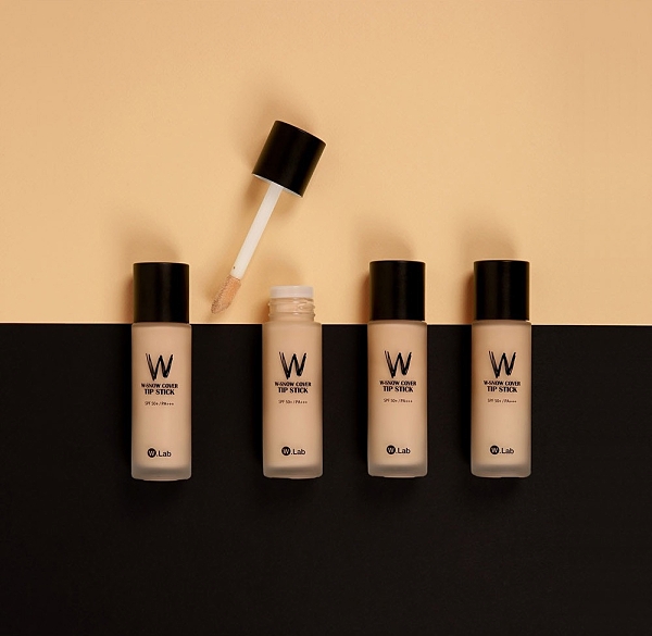 Pony大神大推 粉質細膩保濕 貼心的雙重遮瑕刷面 妝效清爽，防水防汗 適合台灣潮濕悶熱的天氣！