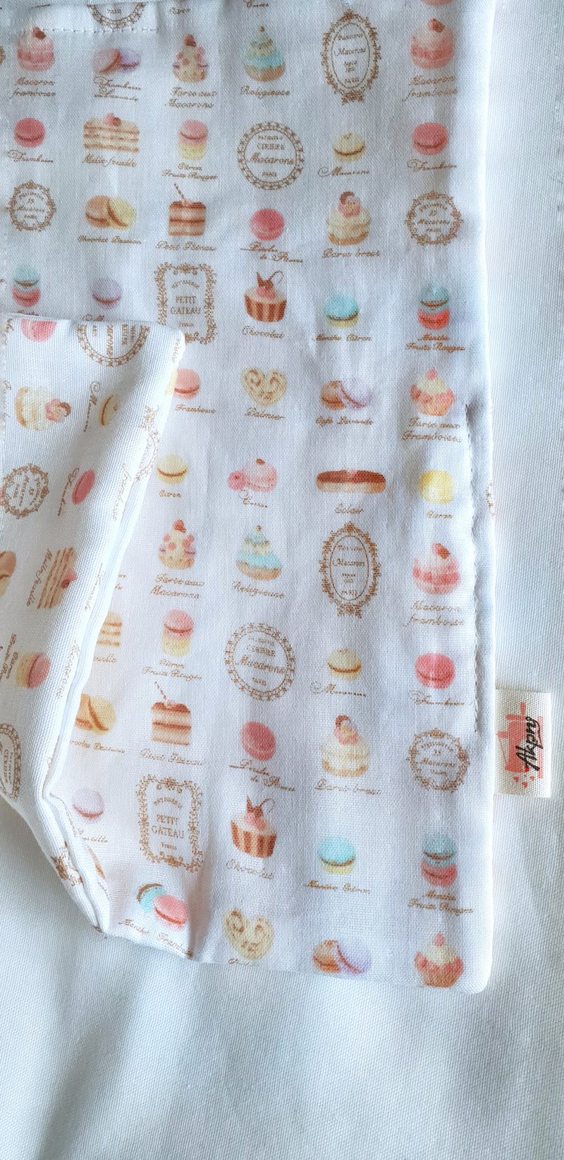 四層紗手巾。 28Cm*28Cm(±1~2cm)