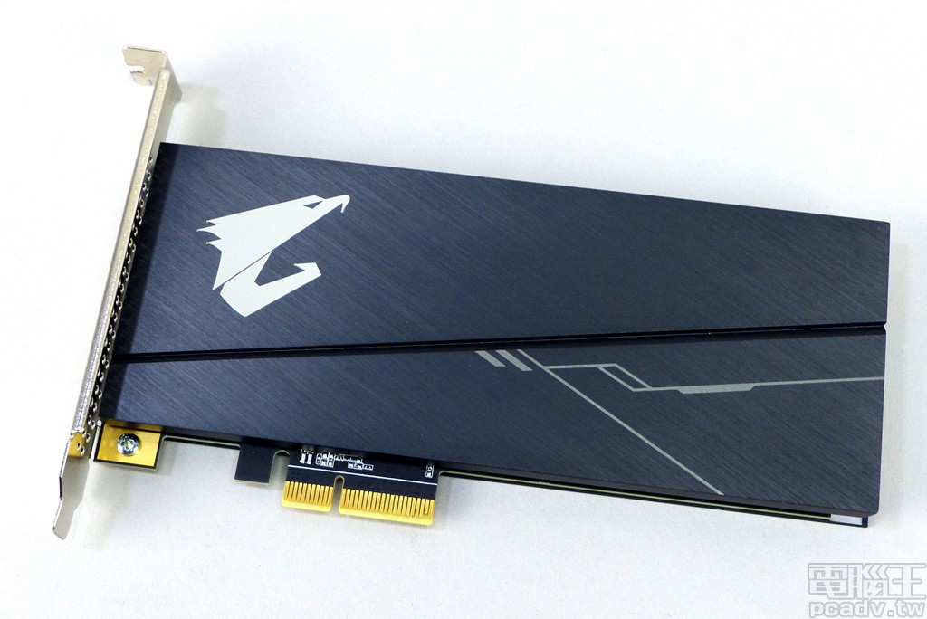 AIC、M.2 你選哪一道？GIGABYTE AORUS RGB NVMe SSD 512GB/1TB 雙形式、雙容量測試