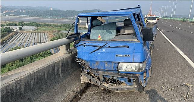 國3斜張橋段貨車撞護欄　駕駛噴飛墜橋50公尺慘死