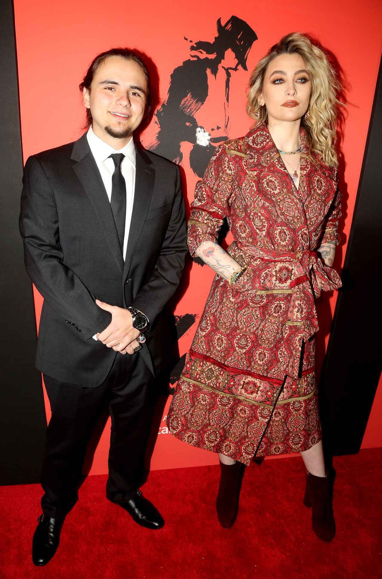 マイケル ジャクソンのミュージカル Mj に 滅多に姿を見せない末っ子の姿が フロントロウ