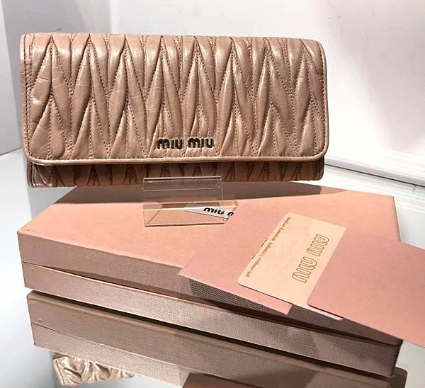 ■100%專櫃真品保證 ■商品寄送約2-3個工作天到貨 ■附件為專櫃完整原配如卡.防塵袋等