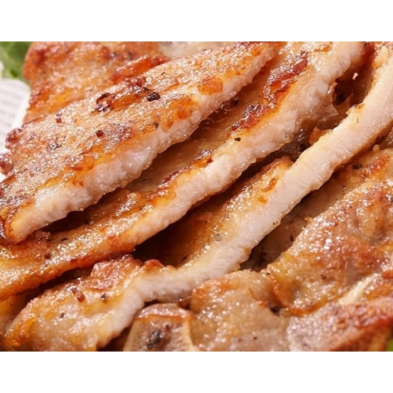 ★肉質鮮嫩Q彈 多汁鮮美 ★無需解凍 直接油炸 ★簡單烹調 美味便當美食輕鬆做 【關於泰凱食堂】 老闆本身從年輕到創業前都是在餐廳服務的領域,任職過許多知名品牌連鎖店主管,因緣際會結識了泰國頂級廚師,