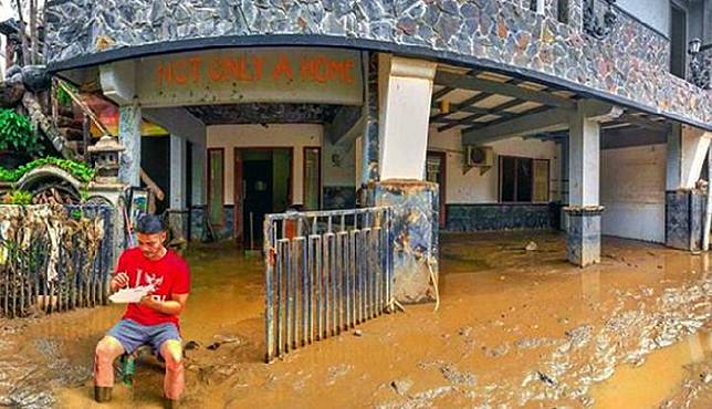 Kondisi rumah Kevin Andrean di Vina Nusa Indah 2, Bogor, Jawa Barat, yang terendam banjir setinggi 4 meter pada Rabu, 1 Januari 2020. Instagram kev_andrean