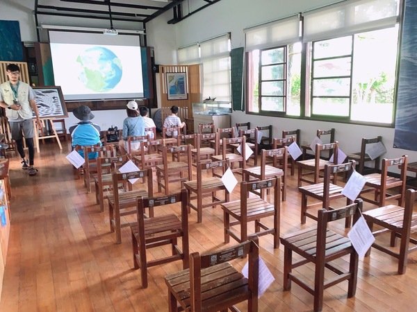 「花蓮旅遊」花蓮租車三天二夜輕旅行自駕遊，盛夏消暑追鯨趣-花蓮永宬租車，老時光燒肉酒肴，欣欣麵館不是麵店，小花公寓民宿與窩WOW青年旅館直擊分享