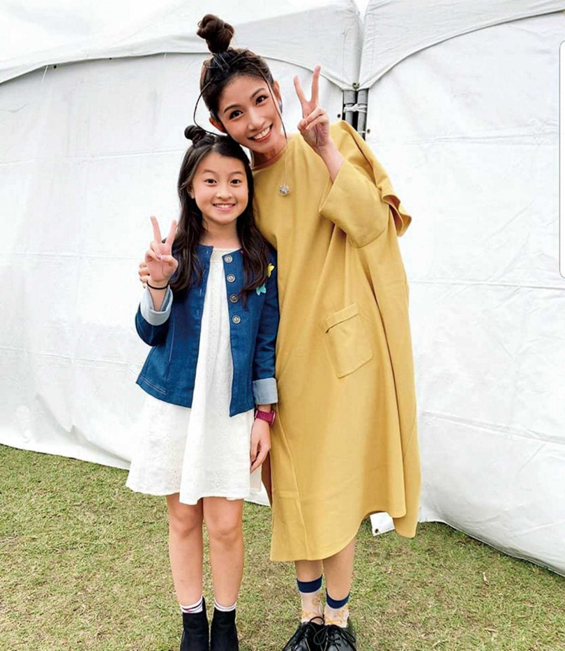 很有語言天分的蓋兒，除了擅長英文和中文歌曲，還曾和李千那合唱台語歌〈心花開〉而大獲好評。（圖／翻攝自蓋兒臉書）