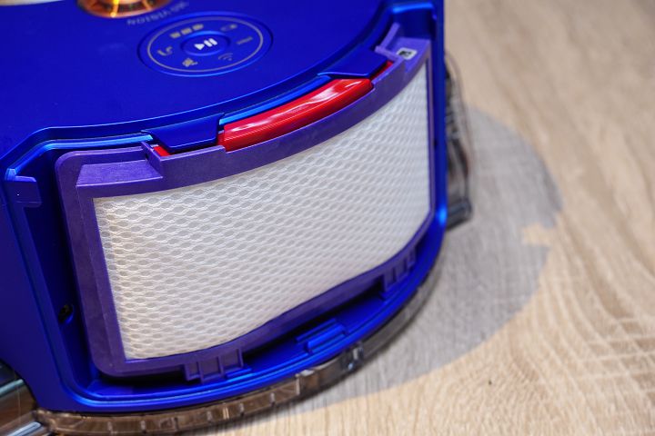 機身後方的出風濾網，可以鎖住吸入的灰塵，僅釋放乾淨空氣。