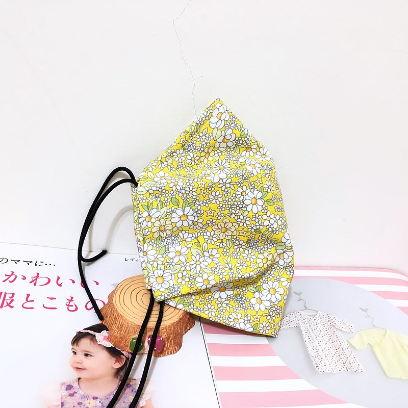 1.有「可更換式」鼻梁壓條，戴眼鏡不怕起霧了 2.此布口罩適合各種臉型 3.有耳掛鬆緊帶可以自由調整、替換 4.可放入一般口罩、醫療口罩、立體口罩、口罩濾材 5.也是布口罩，可直接配戴 6.貼身物品購