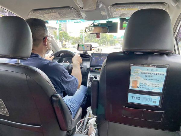 【免帶錢包免帶卡也能坐計程車】LINE TAXI計程車叫車平台-用LINE叫車輕鬆簡單免等待，新用戶贈送80元乘車卷，天天乘車優惠長期搭車省更多