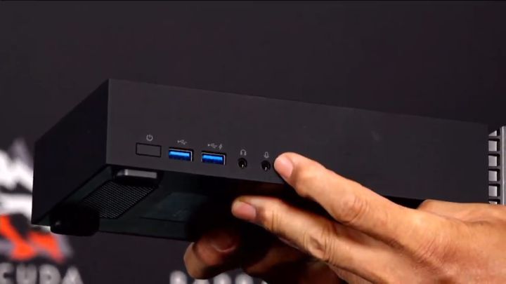 也包含耳機及麥克風等 3.5mm 音源輸出入口。