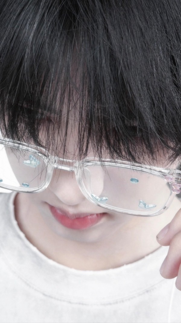 張桂源18歲燈箱集資/討論群