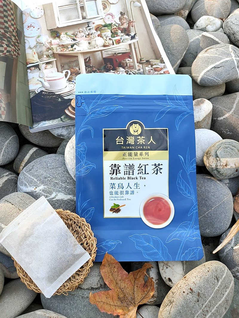 嚴選印度阿薩姆紅茶，濃郁口感醇韻無窮。 新鮮原片紅茶切碎， 熱水一沖，濃郁香氣立即釋放， 明亮醇香的麥芽甜，沉穩厚實， 如紅寶石般的茶色、醇厚香甜茶感， 入口濃郁不苦澀，尾韻飽滿香醇， 整理思緒的靠譜