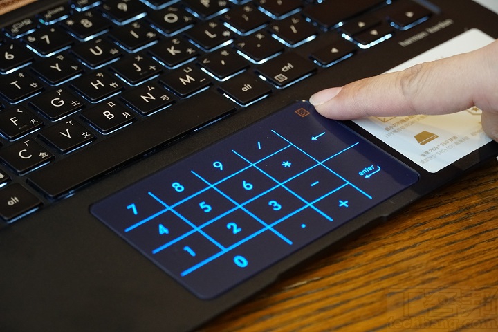 Asus ZenBook 14 UX433FN 評測：全球最小 14 吋筆電，螢幕占比 92%、觸控板變數字鍵