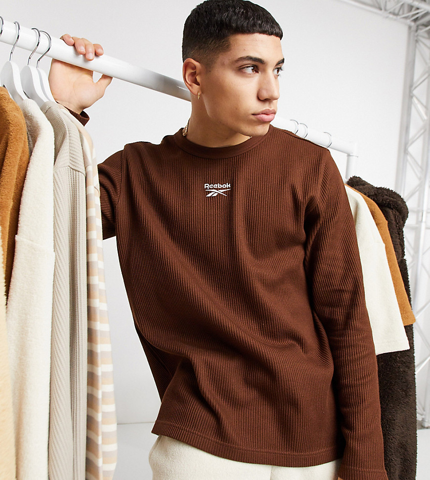 T-shirt by Reebok For the rotation Crew neck Long sleeves Logo embroidery to chest Regular fit True 