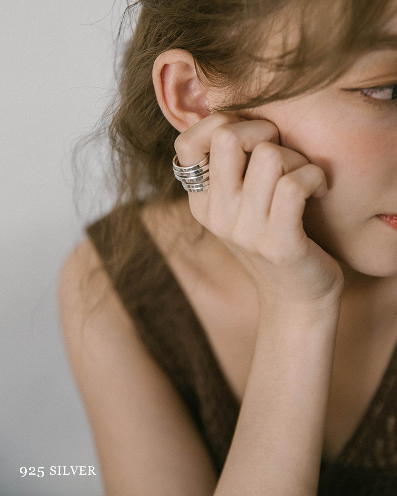 925銀飾/韓國商品 *飾品不配戴時請清潔乾淨放入密封袋保存 *勿接觸香水、醋、果汁、漂白劑，減少侵蝕現象的發生