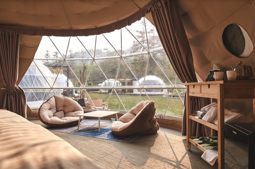 全台10大「森林系豪華露營」推薦！懶人露營免裝備，微光中甦醒超愜意！