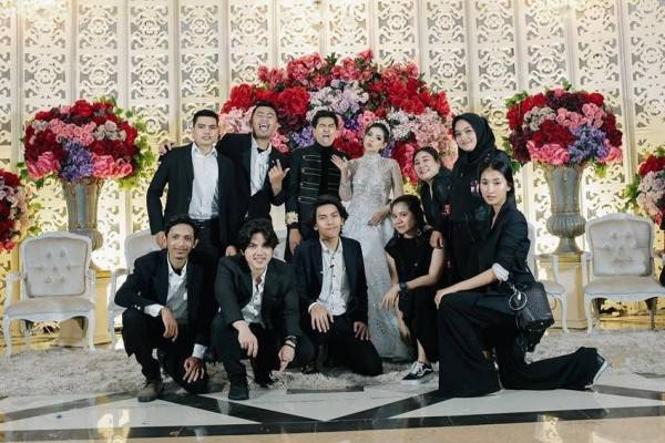 Sah 10 Potret Bahagia Pernikahan Arif Mak Beti Dan Dita Audina