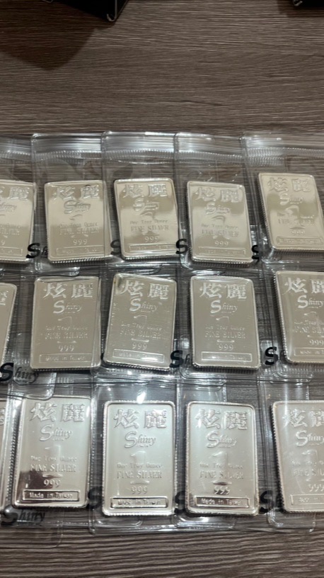 腳在你腿上
