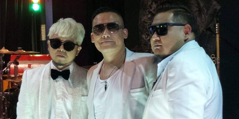 Lirik Dan Chord Lagu Cinta Tak Harus Memiliki St12 Kompas Com Line Today